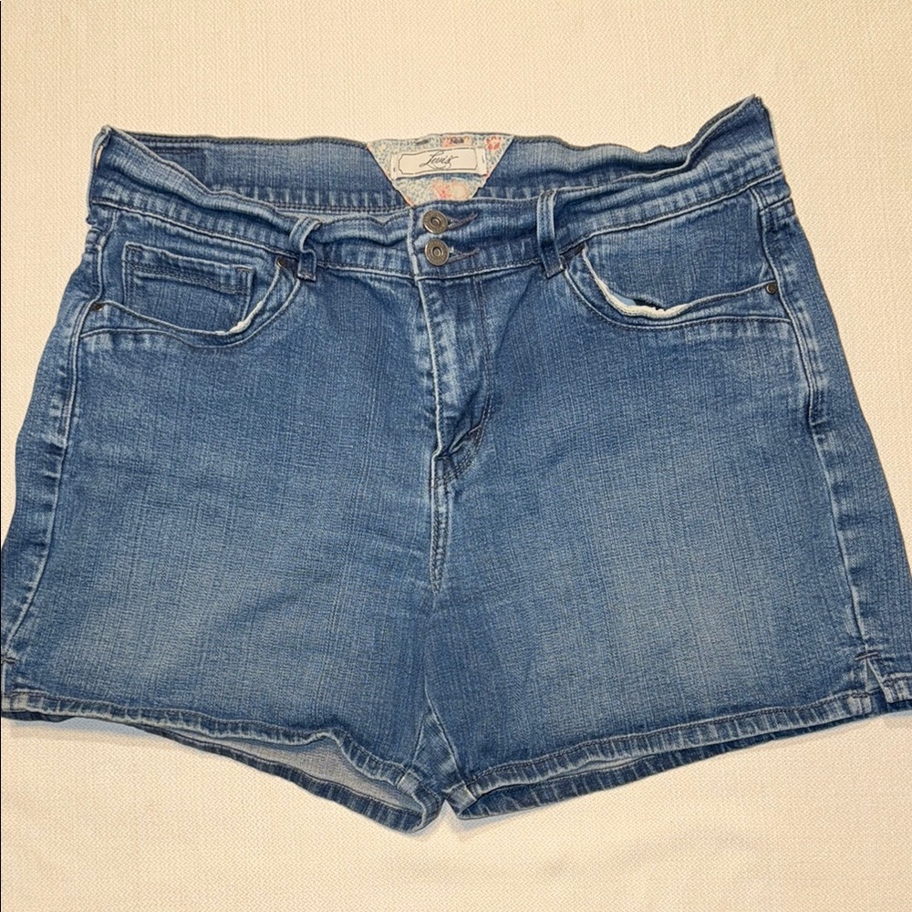 Levi’s Women’s Denim Shorts EUC 12